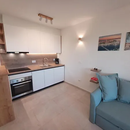 Mare - Lovely Flat Few Steps Away From The Main Bus Station And Old Town זאדאר