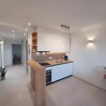 Mare - Lovely Flat Few Steps Away From The Main Bus Station And Old Town *