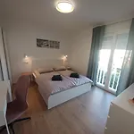 Mare - Lovely Flat Few Steps Away From The Main Bus Station And Old Town