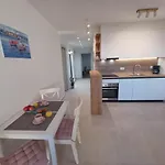 Mare - Lovely Flat Few Steps Away From The Main Bus Station And Old Town Apartamento