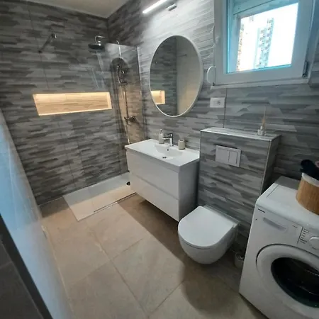 Mare - Lovely Flat Few Steps Away From The Main Bus Station And Old Town Appartement