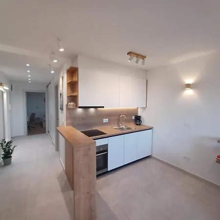 Mare - Lovely Flat Few Steps Away From The Main Bus Station And Old Town *