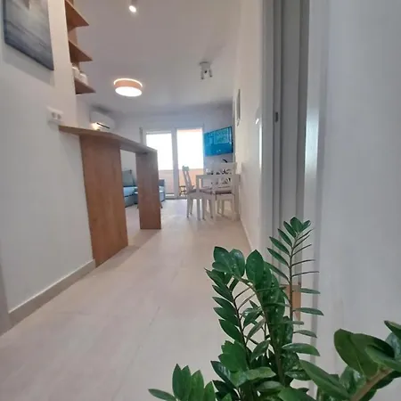Mare - Lovely Flat Few Steps Away From The Main Bus Station And Old Town * ザダル