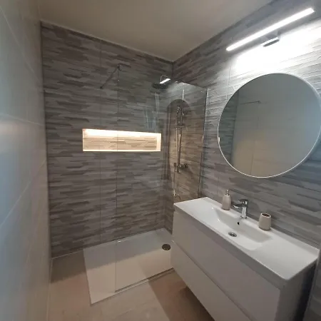 Mare - Lovely Flat Few Steps Away From The Main Bus Station And Old Town Lejlighed