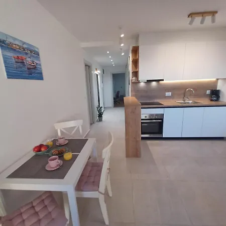 Mare - Lovely Flat Few Steps Away From The Main Bus Station And Old Town Appartement